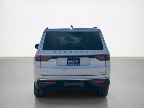 Used 2024 Jeep Wagoneer L Series II image 6