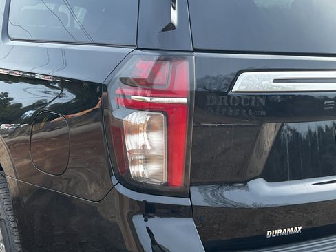 Used 2023 Chevrolet Suburban High Country image 9