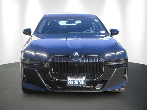 Used 2025 BMW 750e xDrive w/ Premium Package image 2