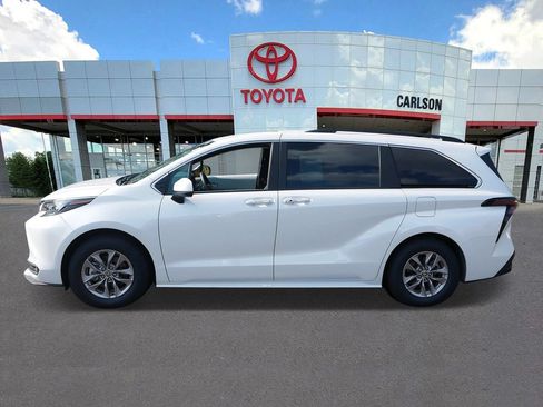Certified 2026 Toyota Sienna XLE FWD image 7