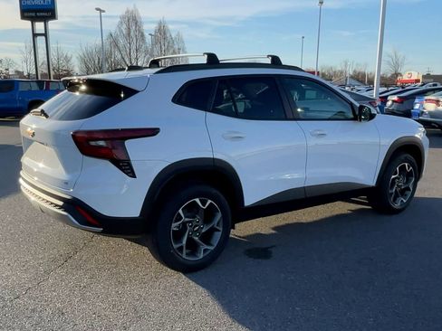 New 2025 Chevrolet Trax LT w/ Driver Confidence Package image 8