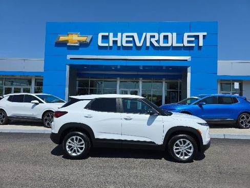 New 2026 Chevrolet TrailBlazer LS w/ LS Convenience Package AWD/4WD image 2