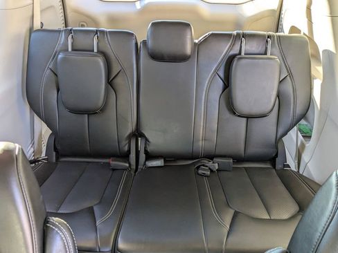 Used 2024 Chrysler Pacifica Touring-L image 28