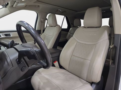 Used 2020 Ford Explorer Platinum w/ Premium Technology Package image 18