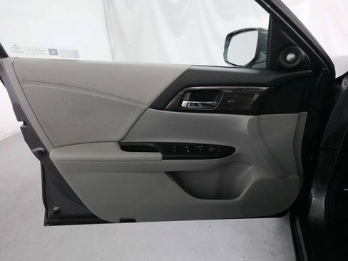 Used 2017 Honda Accord EX-L image 10