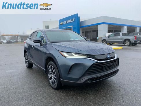 Used 2024 Toyota Venza LE image 1