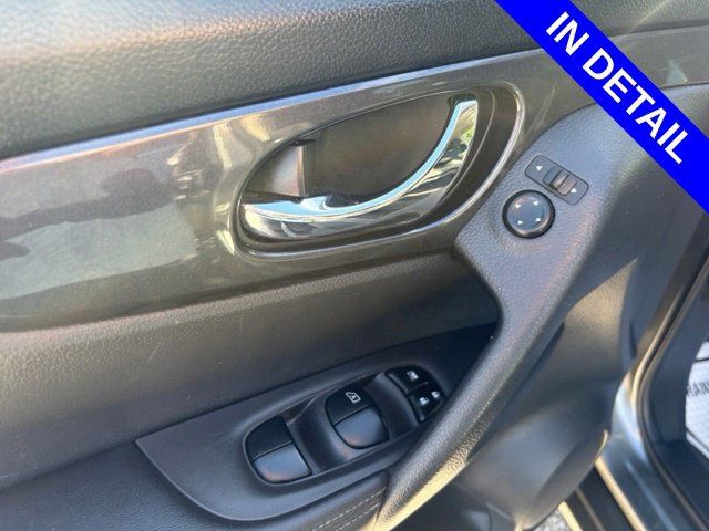 Used 2020 Nissan Rogue SV FWD image 24
