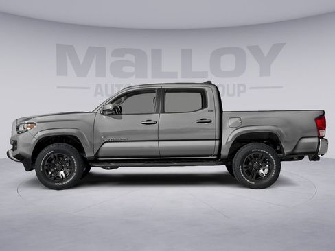 Used 2017 Toyota Tacoma SR5 w/ Tow Package AWD/4WD image 3