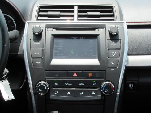 Used 2017 Toyota Camry SE w/ Four Season Floor Mat Package FWD image 15