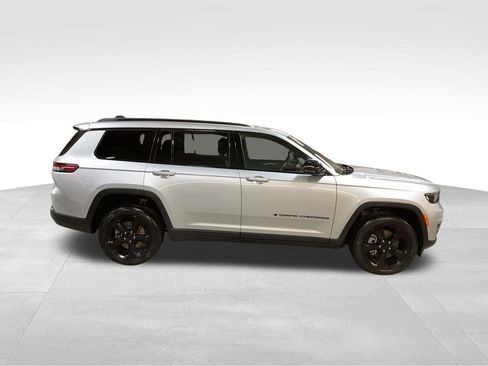 Used 2023 Jeep Grand Cherokee L Laredo image 5