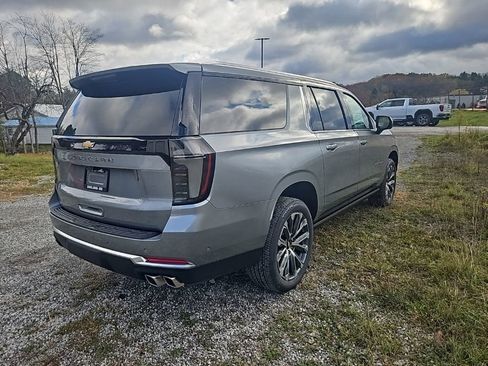 New 2026 Chevrolet Suburban High Country image 5