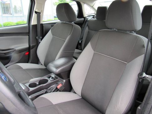 Used 2014 Ford Focus SE FWD image 16