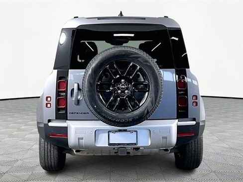 Used 2024 Land Rover Defender 110 S image 5