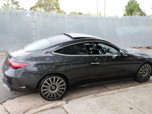 Used 2025 Mercedes-Benz CLE 300 4MATIC Coupe w/ AMG Line image 5