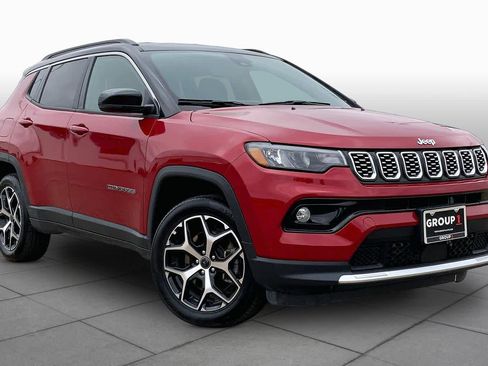 Used 2025 Jeep Compass Limited image 3