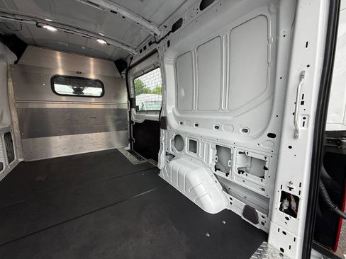 Used 2023 Ford Transit 250 Medium Roof AWD image 33
