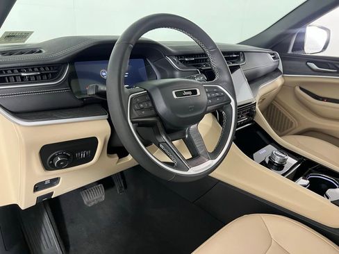 Used 2023 Jeep Grand Cherokee L Limited image 22