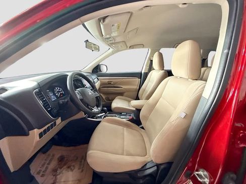 Used 2017 Mitsubishi Outlander SE image 21