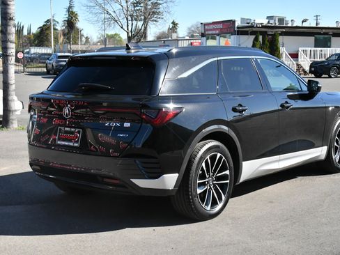 Used 2024 Acura ZDX A-Spec image 8
