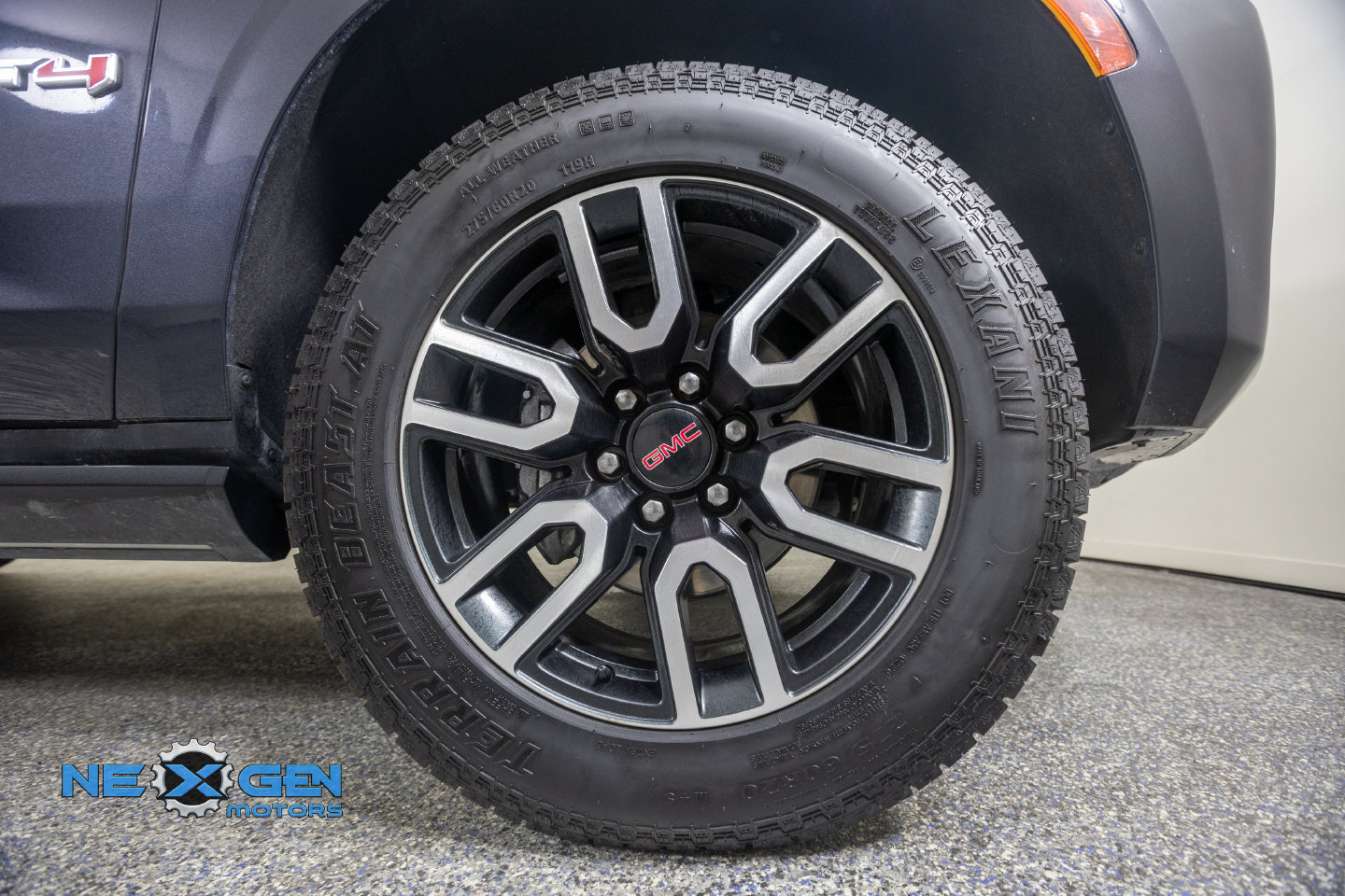 Used 2023 GMC Yukon XL AT4 w/ AT4 Premium Package AWD/4WD image 46
