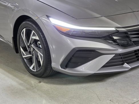 Certified 2025 Hyundai Elantra Sport FWD image 10