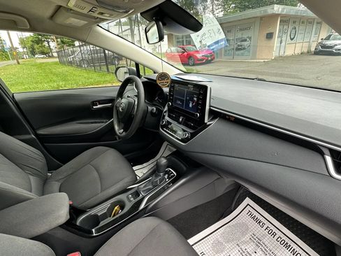 Used 2020 Toyota Corolla LE FWD image 34