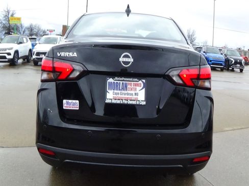 Used 2025 Nissan Versa SV FWD image 7