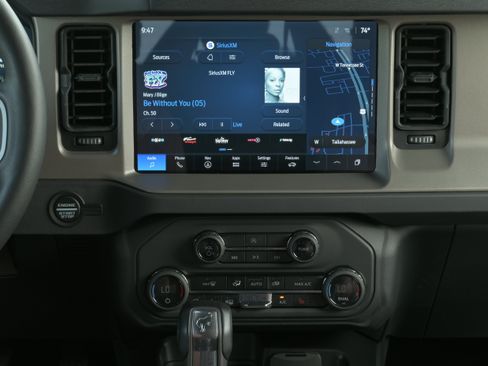 Used 2025 Ford Bronco Outer Banks AWD/4WD image 13