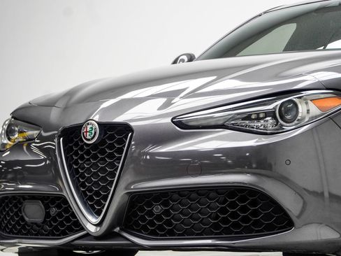 Used 2022 Alfa Romeo Giulia Ti RWD image 2