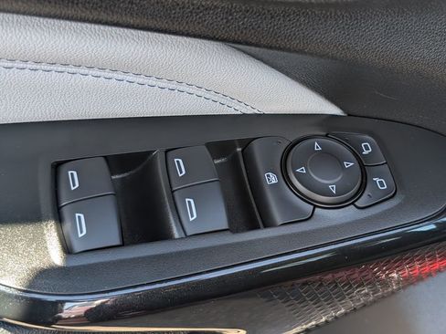 Certified 2025 Chevrolet Trax LT FWD image 10