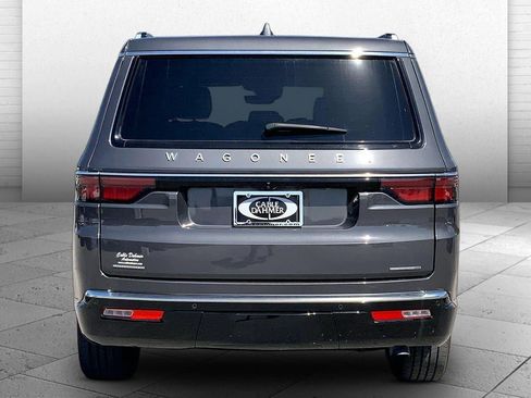 Used 2022 Jeep Wagoneer Series III AWD/4WD image 3