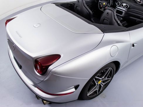 Used 2016 Ferrari California T image 20