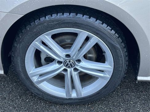 Used 2017 Volkswagen Passat 1.8T SEL Premium image 10