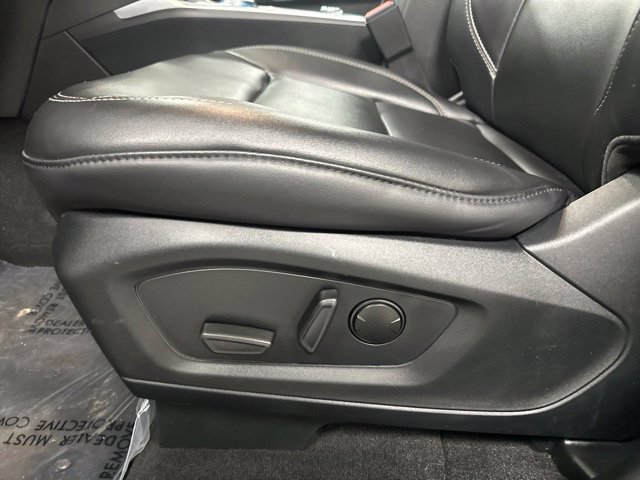 Used 2023 Ford Explorer XLT w/ Equipment Group 202A AWD/4WD image 10
