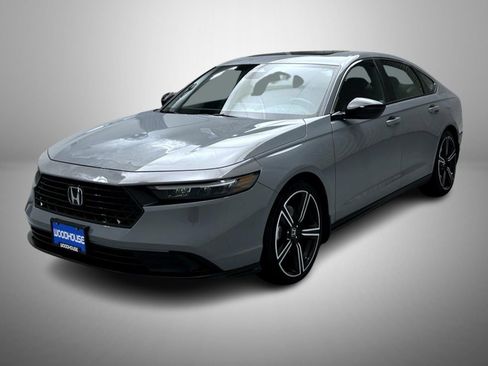 Used 2025 Honda Accord Sport image 1