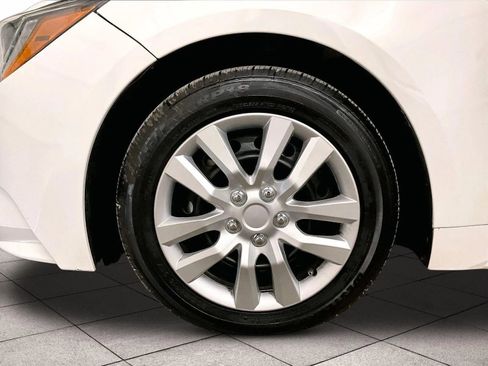 Used 2020 Toyota Corolla LE FWD image 8