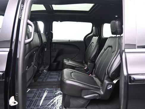 New 2026 Chrysler Pacifica Select w/ S Appearance Package FWD image 24