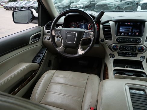 Used 2015 GMC Yukon Denali w/ Premium Package AWD/4WD image 9