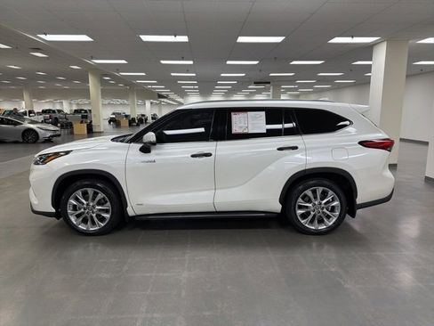 Certified 2021 Toyota Highlander Limited image 3