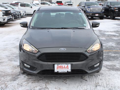 Used 2016 Ford Focus SE image 2