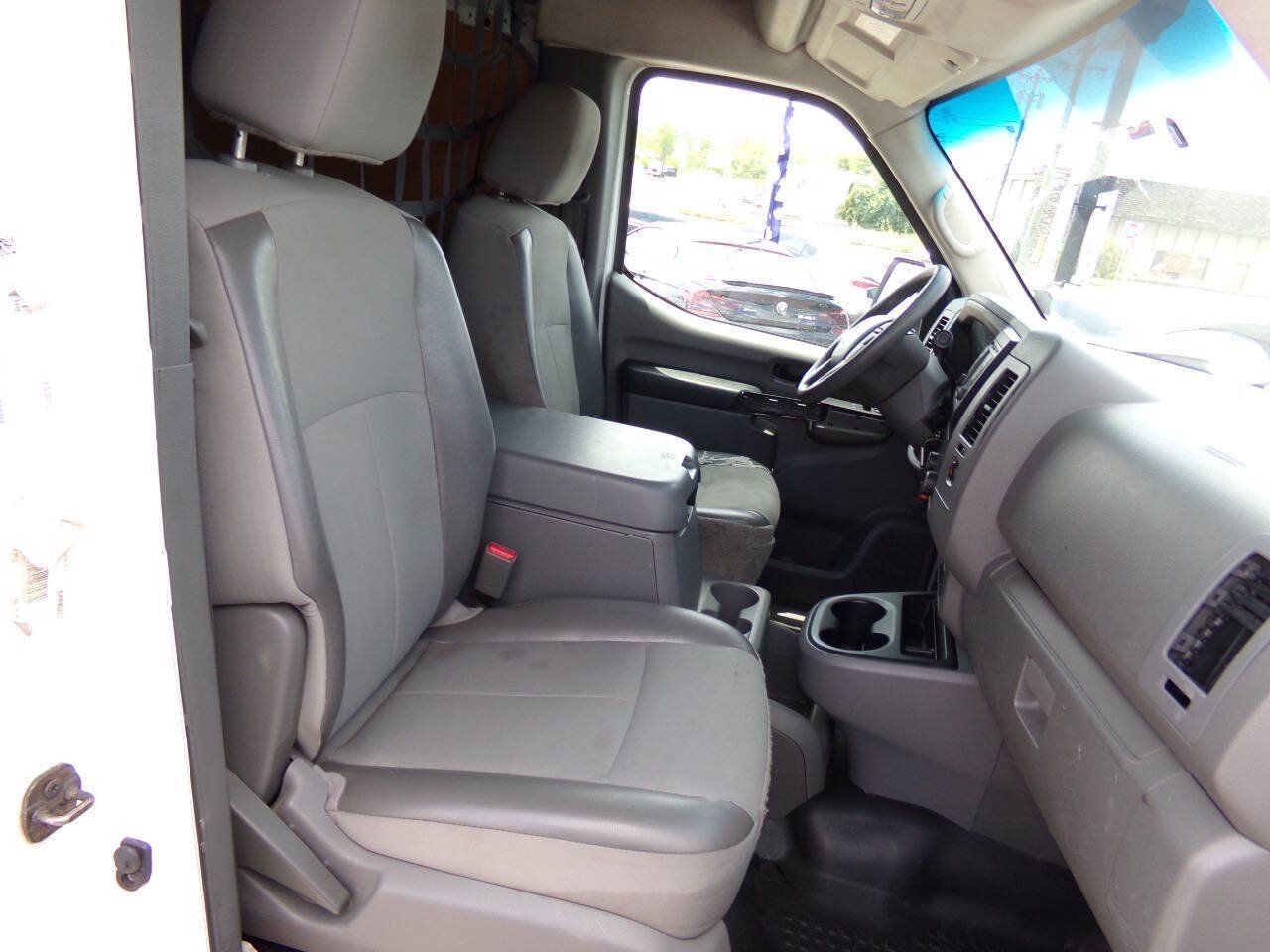 Used 2016 Nissan NV 2500 SL w/ Technology Package RWD image 11