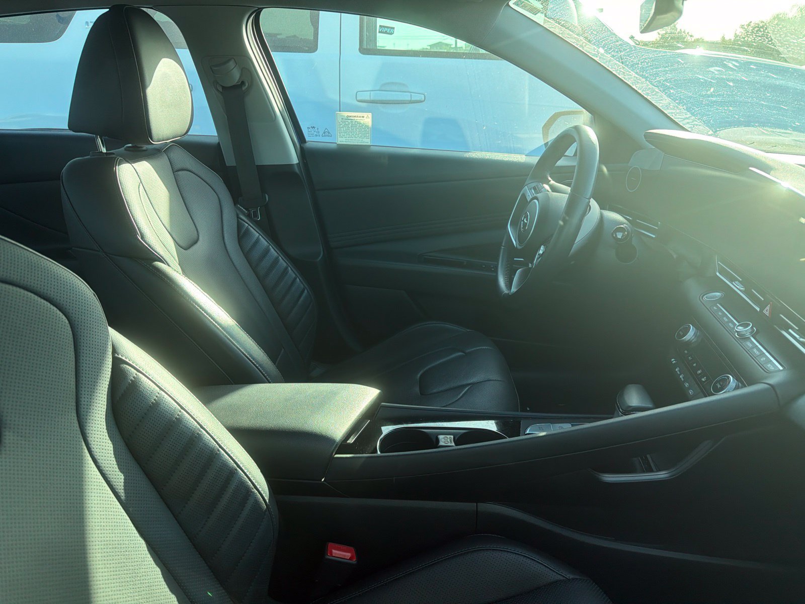Used 2023 Hyundai Elantra Limited FWD image 2