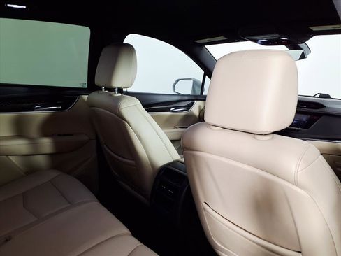 Used 2018 Cadillac XT5 FWD w/ LPO, Wheel Lock Package image 11