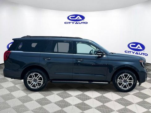 Used 2025 Ford Expedition Active AWD/4WD image 2