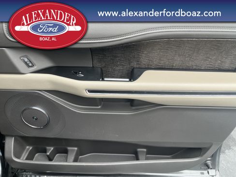 Used 2019 Ford Expedition Limited w/ Equipment Group 302A RWD image 15
