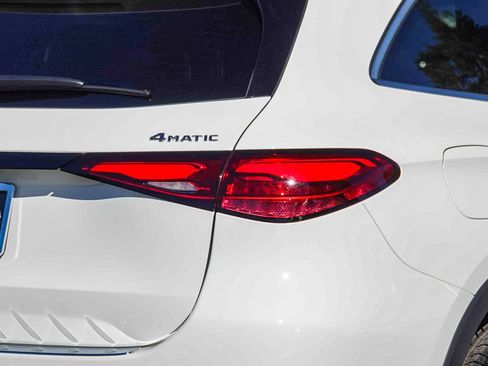 Certified 2025 Mercedes-Benz GLC 300 4MATIC image 8