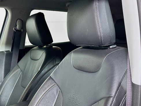 Used 2022 Jeep Compass Latitude image 19