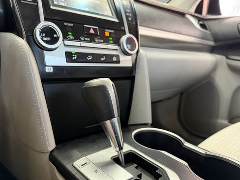Used 2012 Toyota Camry LE FWD image 18