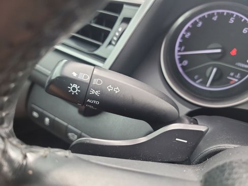 Used 2022 Toyota Camry SE image 30