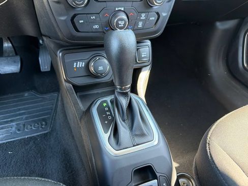 Used 2023 Jeep Renegade Latitude AWD/4WD image 14